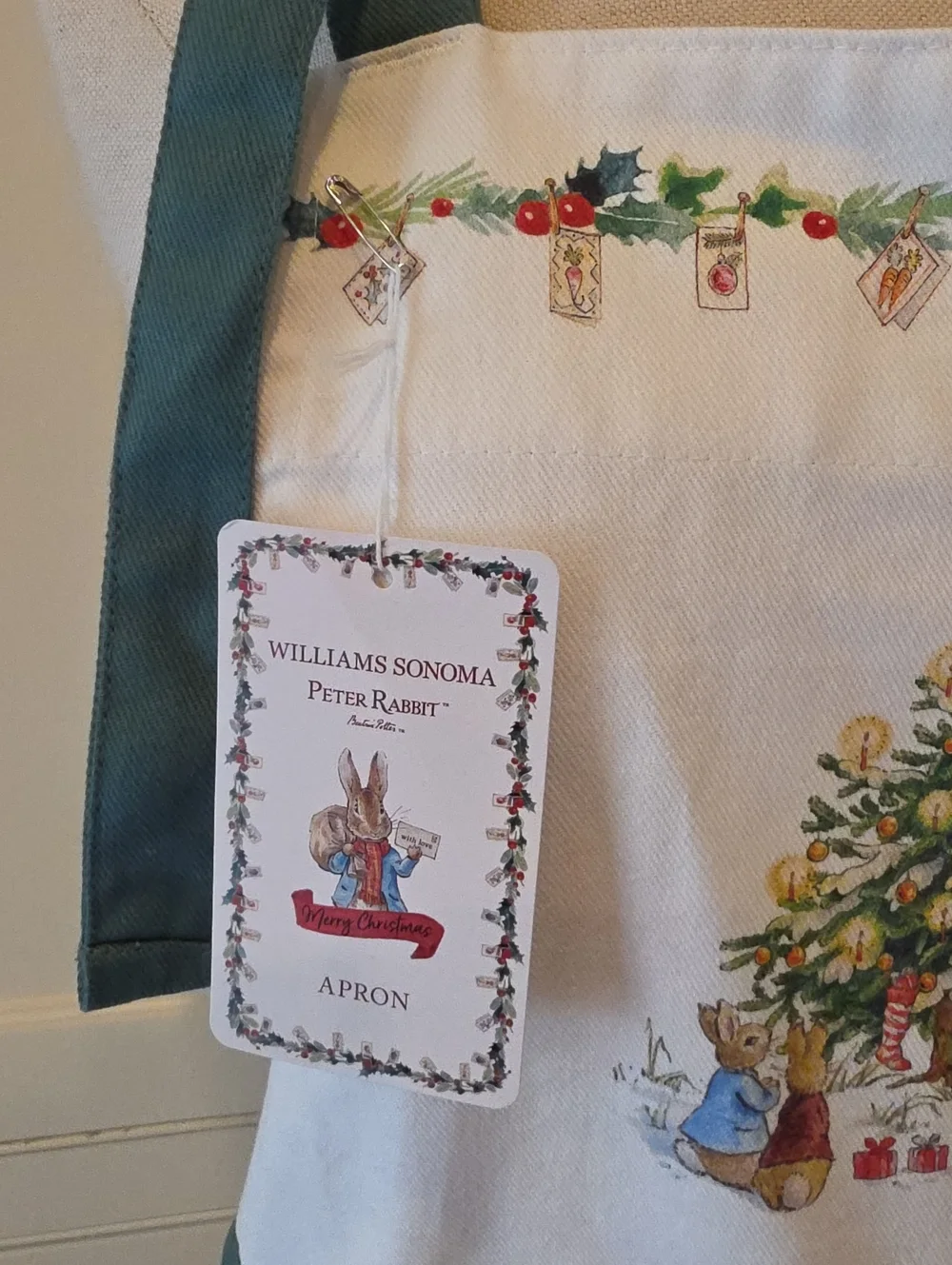 Williams Sonoma Peter Rabbit Holiday Apron NWT Hard To Find
